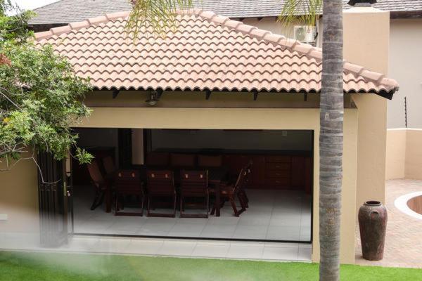 Letsatsing Lodge 勒斯滕堡 外观 照片