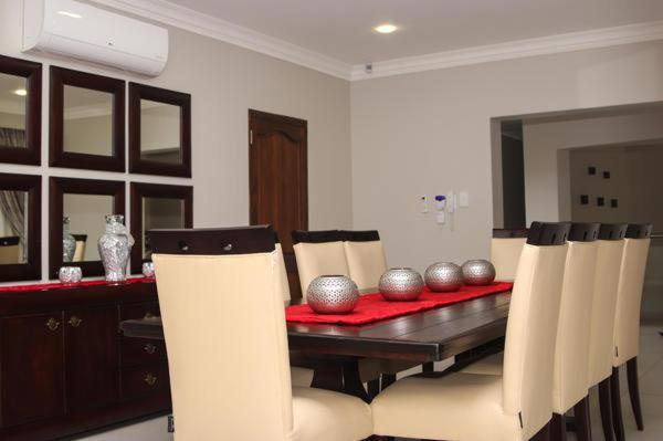 Letsatsing Lodge 勒斯滕堡 外观 照片