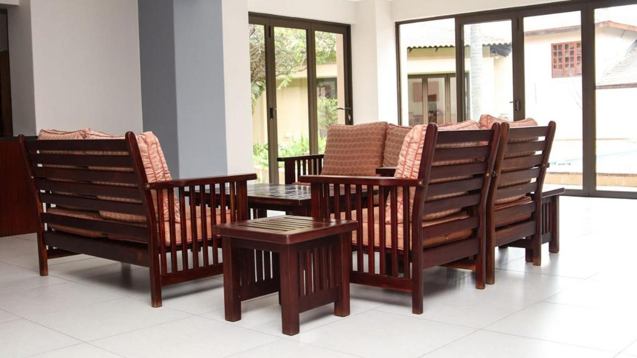 Letsatsing Lodge 勒斯滕堡 外观 照片