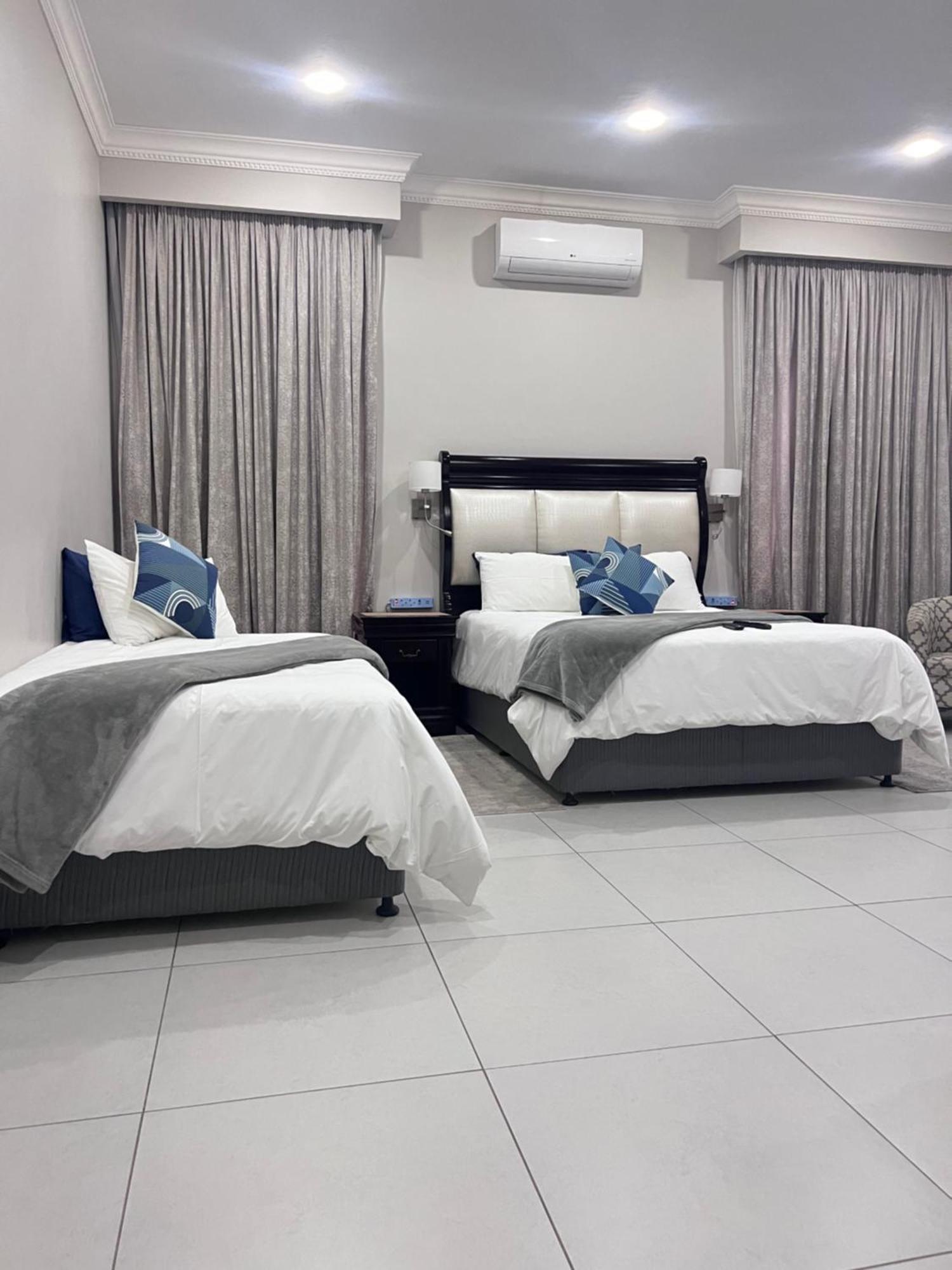 Letsatsing Lodge 勒斯滕堡 外观 照片