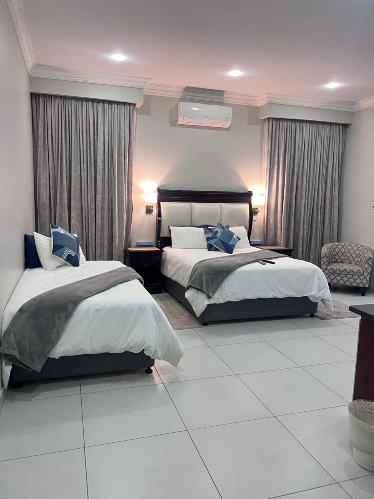 Letsatsing Lodge 勒斯滕堡 外观 照片