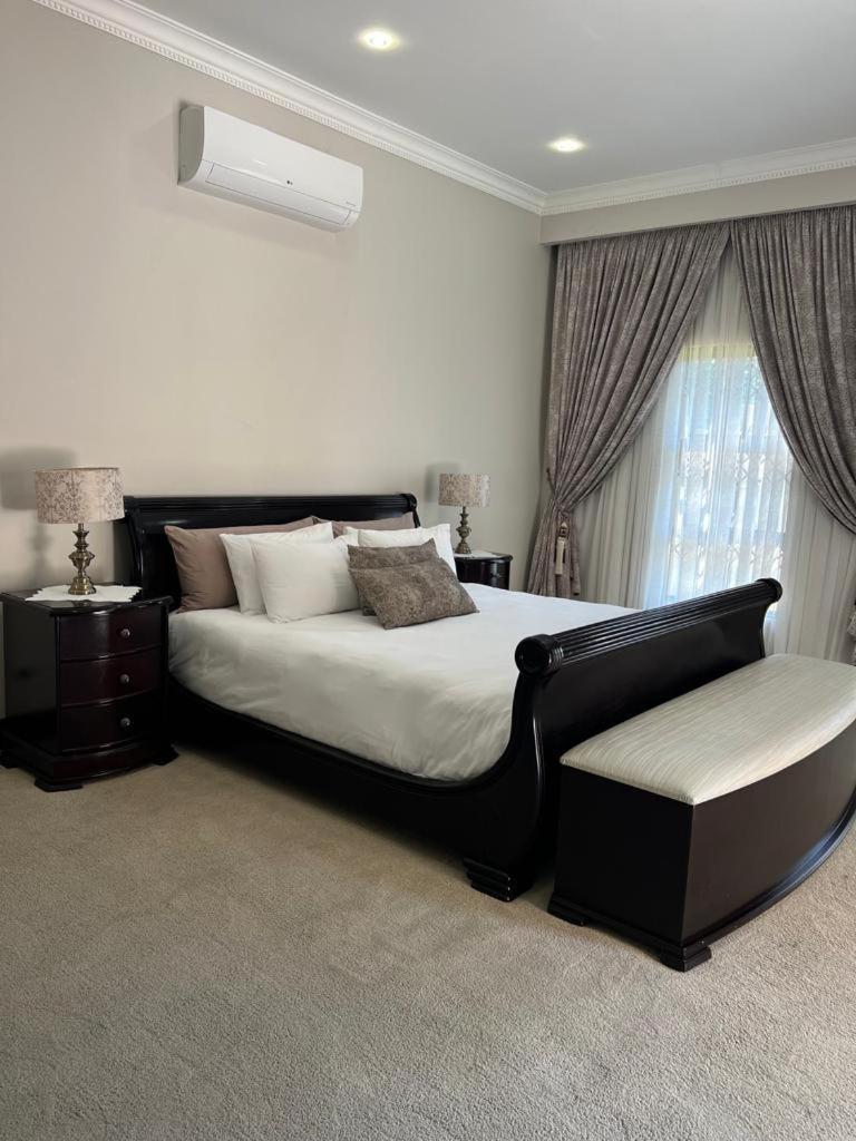 Letsatsing Lodge 勒斯滕堡 外观 照片